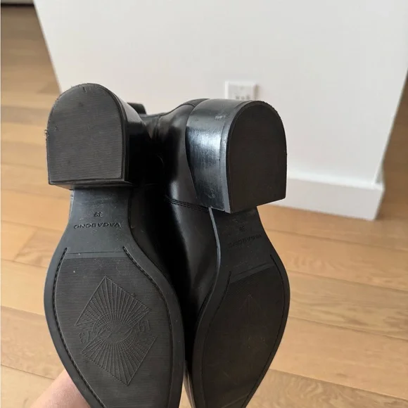 Vagabond Black Ankle Booties Sleek Design - Picture 4 of 4